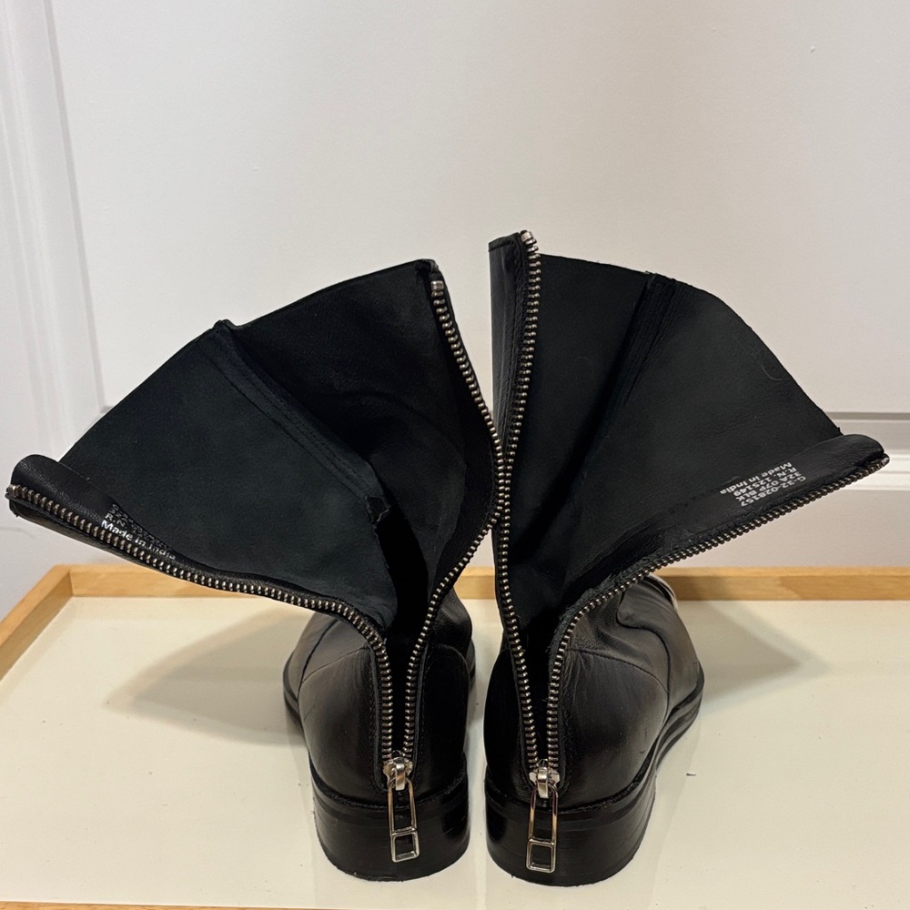 Topshop Black Leather Ankle Boots with Silver Toe Accents - Picture 4 of 16